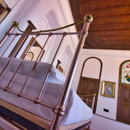 Boutique Hotel Praga Gjirokastër Rum bild