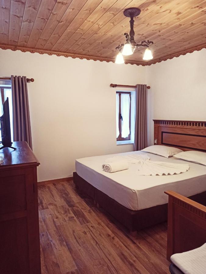Boutique Hotel Praga Gjirokastër Exteriör bild