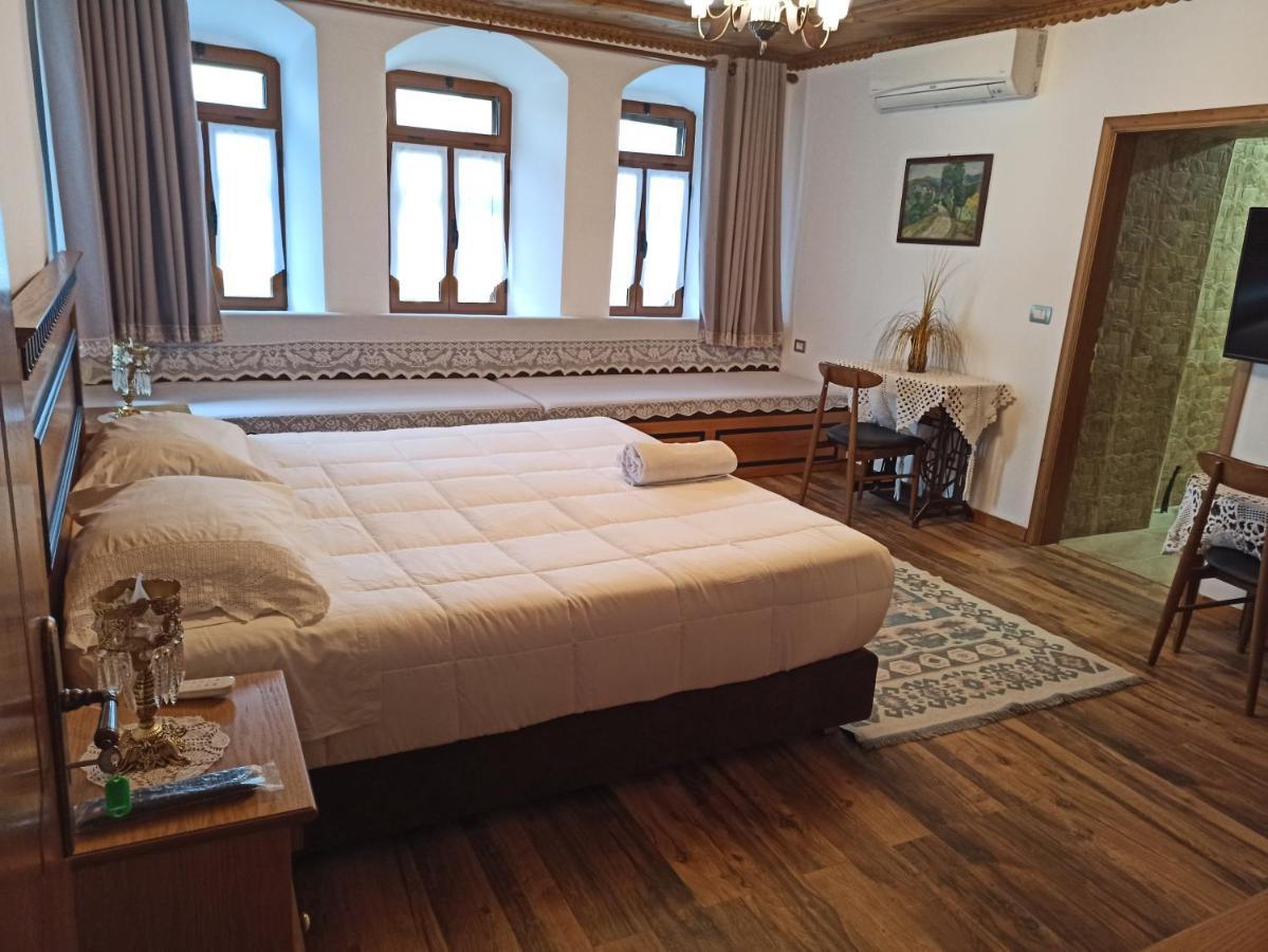 Boutique Hotel Praga Gjirokastër Exteriör bild