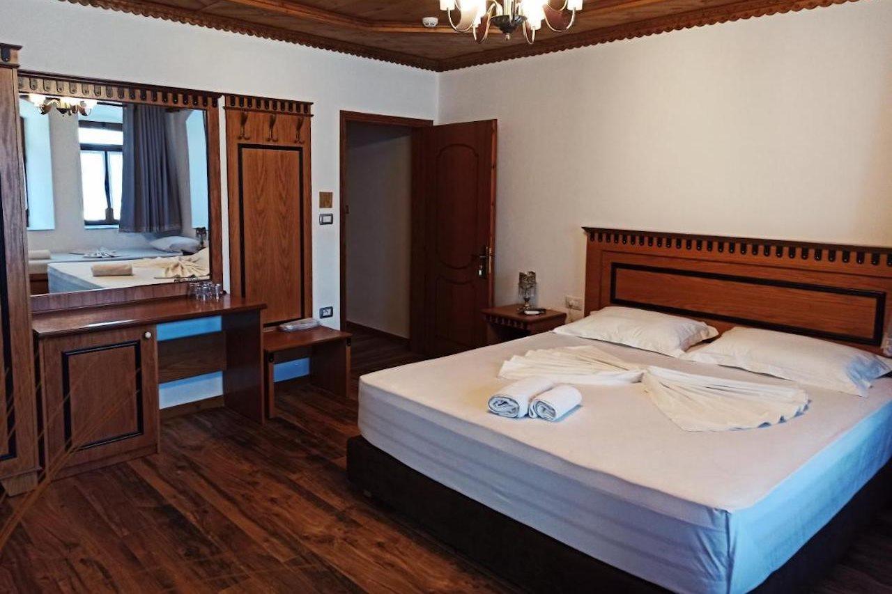 Boutique Hotel Praga Gjirokastër Exteriör bild