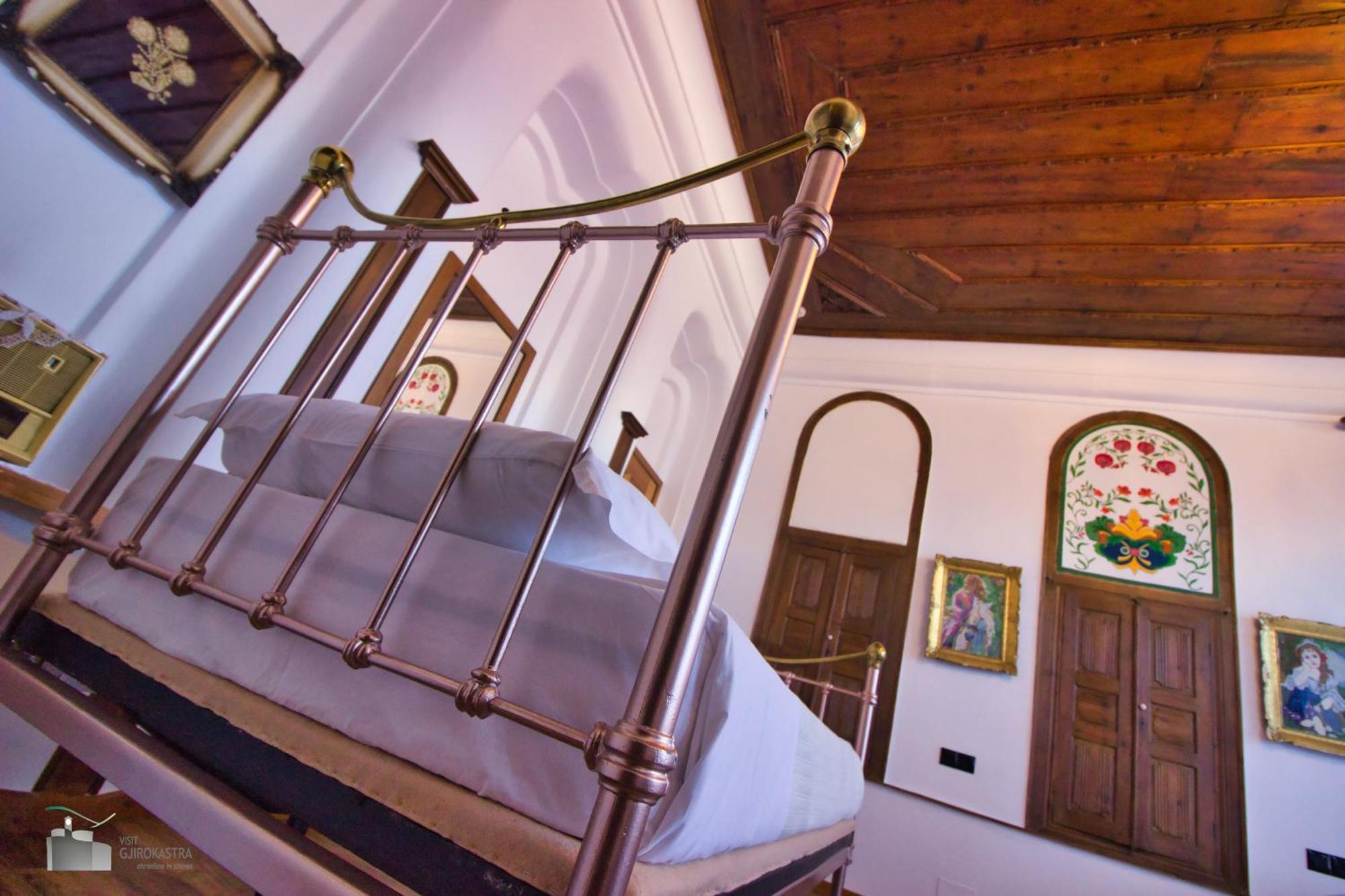 Boutique Hotel Praga Gjirokastër Rum bild