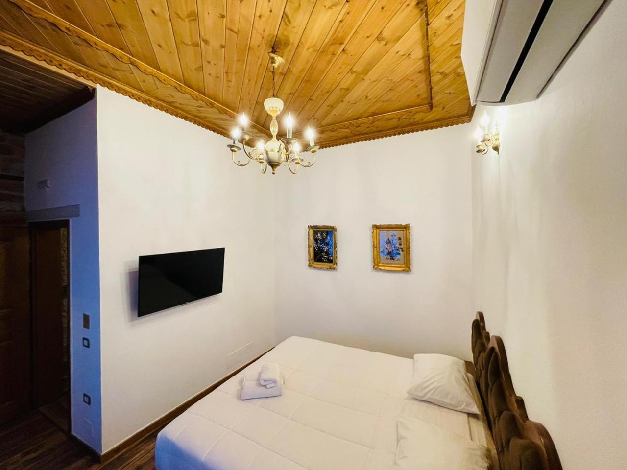 Boutique Hotel Praga Gjirokastër Rum bild