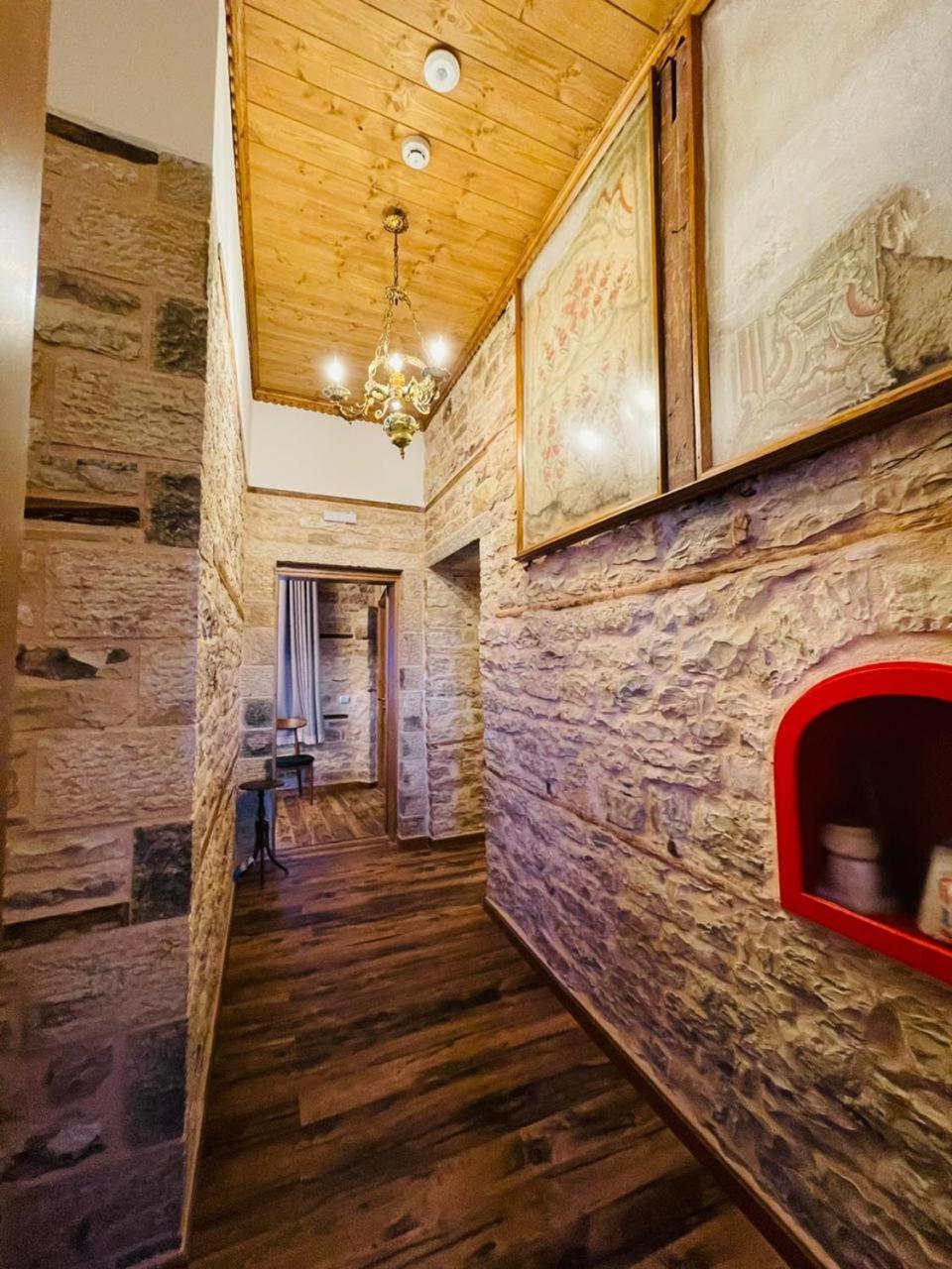 Boutique Hotel Praga Gjirokastër Rum bild