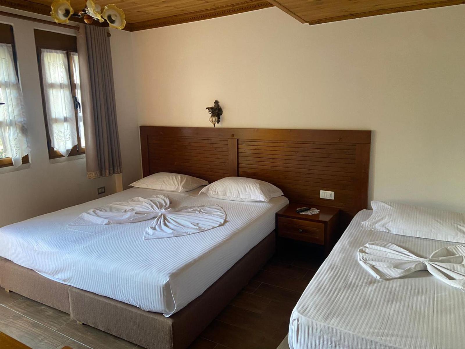 Boutique Hotel Praga Gjirokastër Exteriör bild
