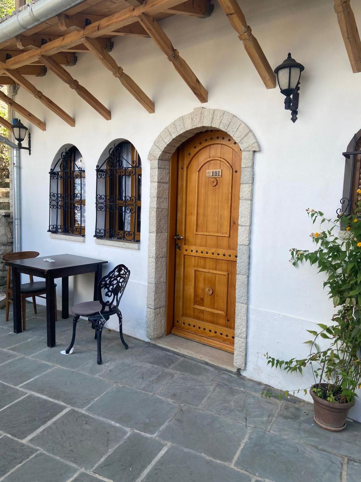 Boutique Hotel Praga Gjirokastër Exteriör bild